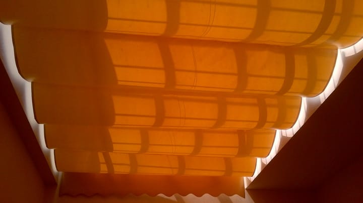 Bạt che nắng mưa dạng mái xếp Lớp giếng trời