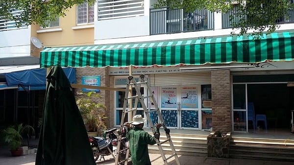 Bạt che nắng mưa dạng mái hiên HÒA PHÁT